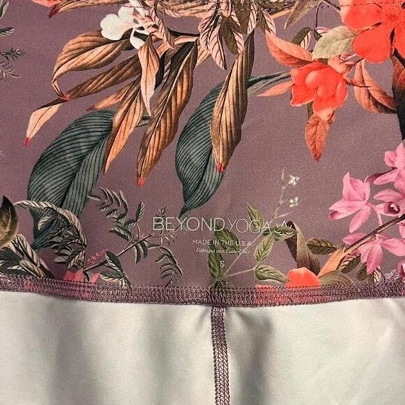 Beyond Yoga High Wasted Legging in Silverberry Bloom - Picture 4 of 5